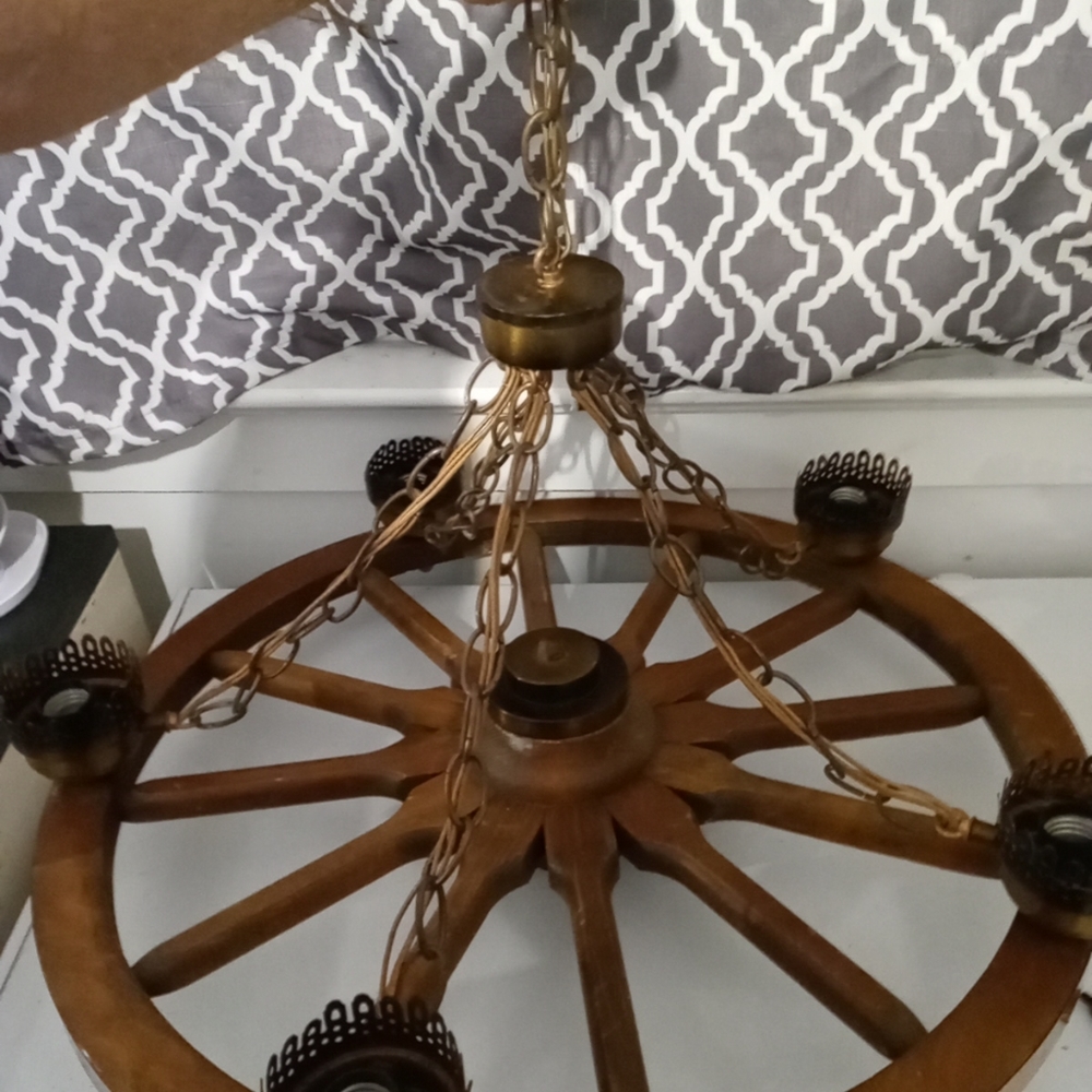 Wagon wheel light